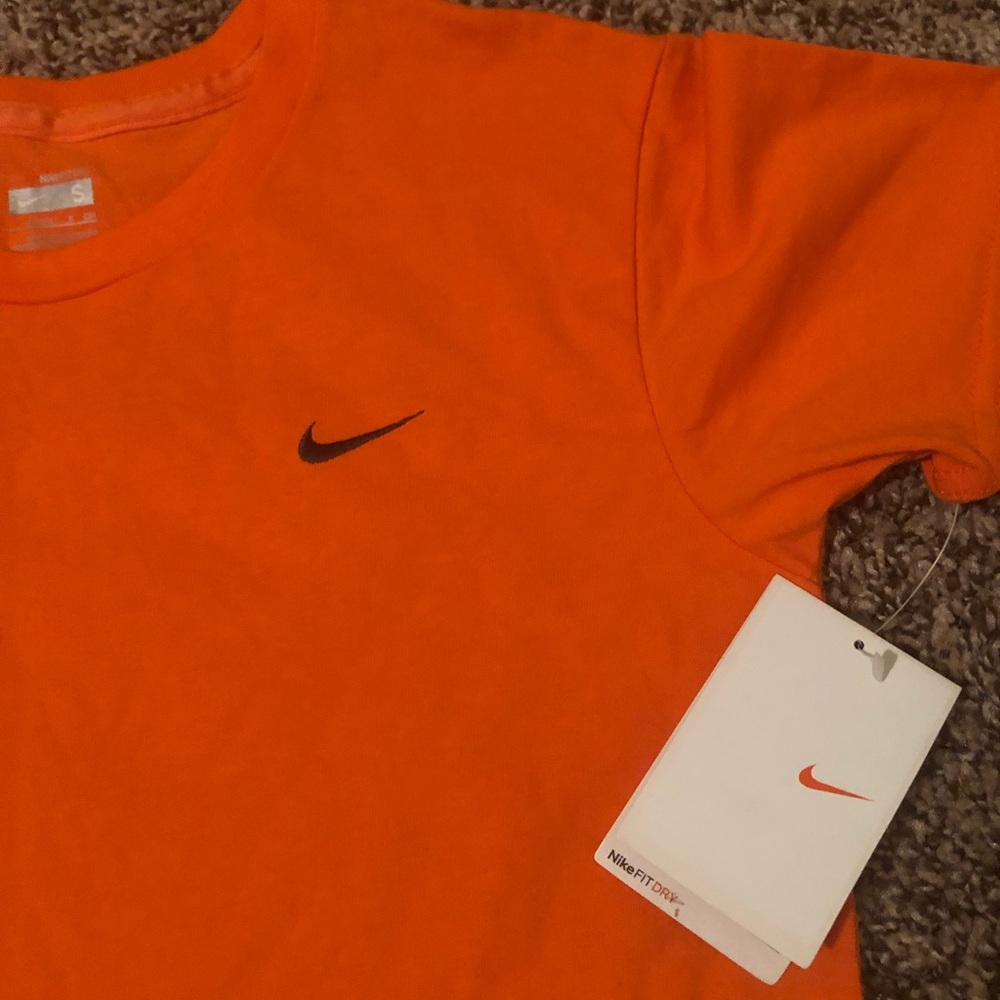 Women’s Nike T-shirt Size S - Picture 2 of 7